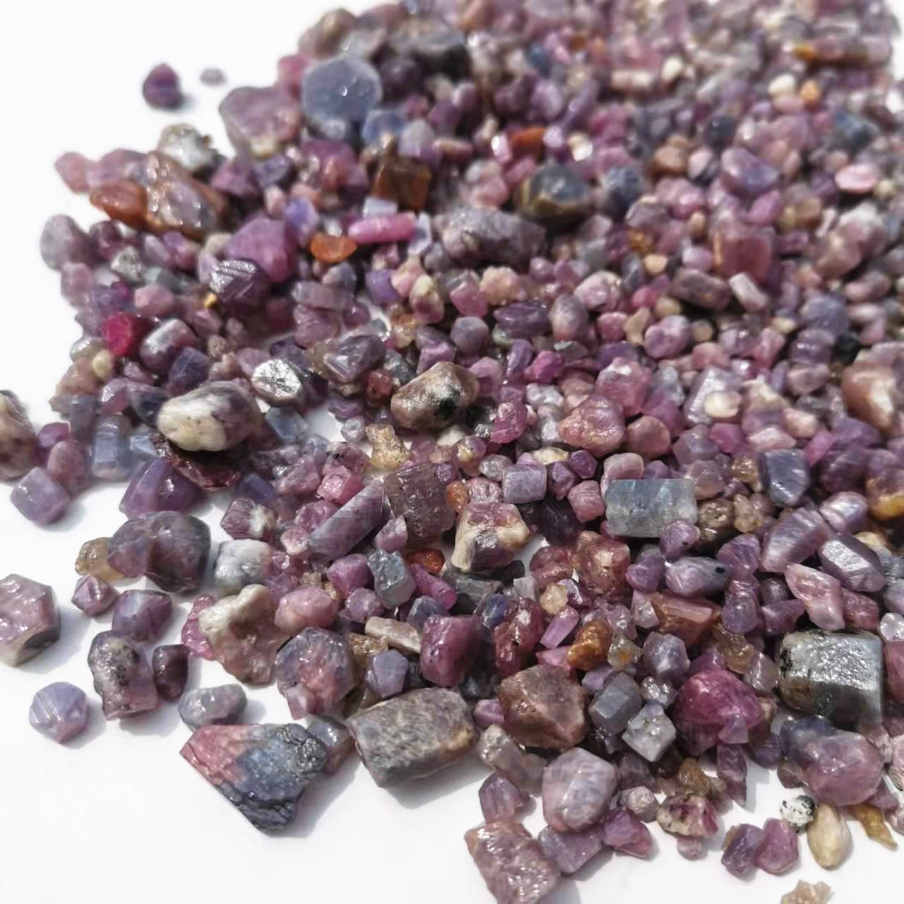 Natürliche Raw Lila Korund ste – Jewelry Making Raw Materials Bewertung und Preis